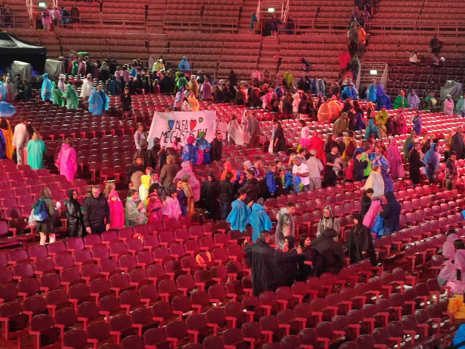 Alfa striscione "Me gustas tu" - Rtl Power Hits Estate 2025 - Arena di Verona