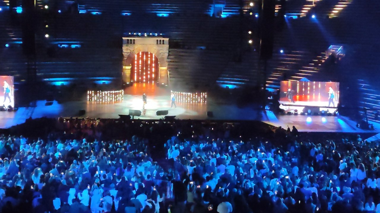 Fabri Fibra e Joan Thiele - Future Hits Live 2025 - Arena di Verona