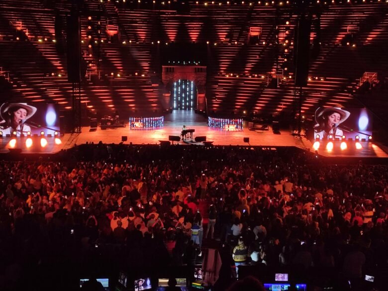 Lucio Corsi - Future Hits Live 2025 - Arena di Verona